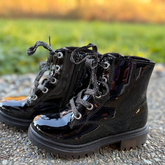 Toddler Girls Patent Black Boots 🖤 - Picture 3 of 7